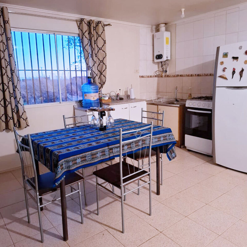 Mesa de comedor y cocina